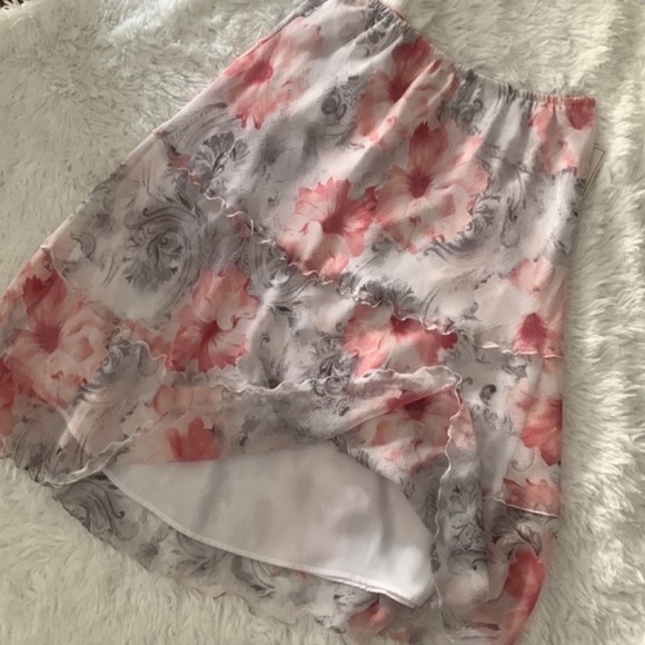Alfred Dunner "Rose Hill" Pink & Gray Floral Skirt
Size M - Picture 3 of 6